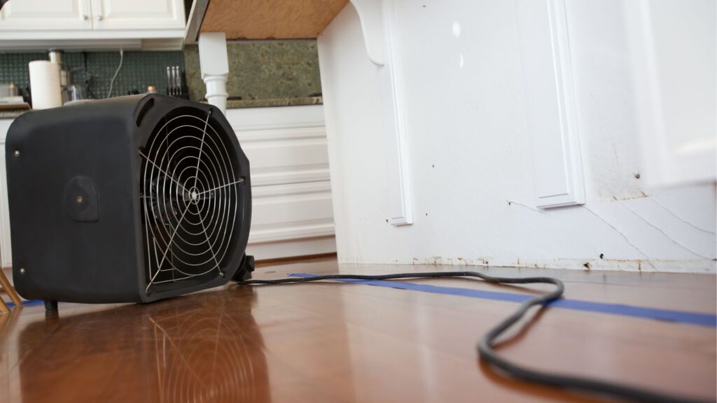 Wasserschaden in Düsseldorf – Ursachen, Sofortmaßnahmen und Hilfe vom Profi - Klempner in Düsseldorf